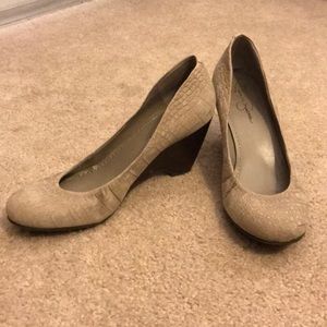 Jessica Simpson wedges